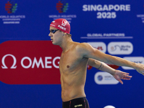 Ponti 1er des séries du 50 m papillon à Singapour