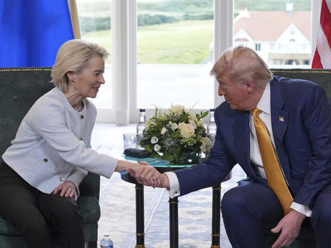 Droits de douane: les Etats-Unis et l'UE ont conclu un accord