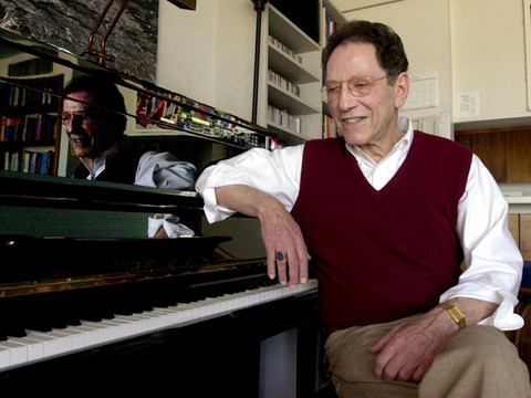 Tom Lehrer, mathématicien et musicien satirique américain, est mort