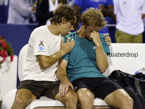 De Minaur titré en sauvant 3 balles de match