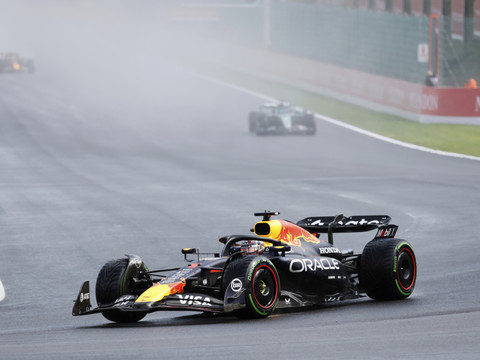 Verstappen toujours chez Red Bull en 2026