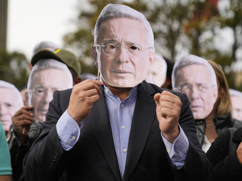 Colombie: Alvaro Uribe déclaré coupable de subornation de témoin