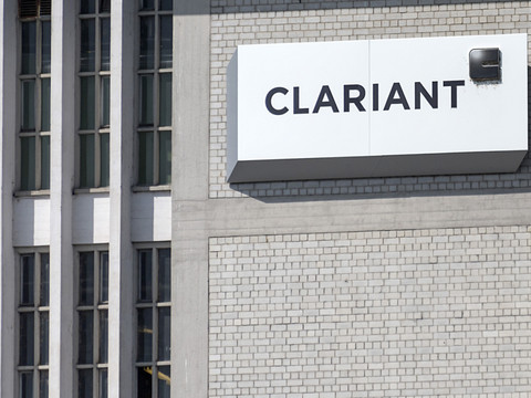 Clariant ravale une partie de ses ambitions à mi-parcours