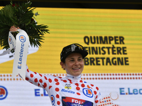 Tour de France Femmes: Elise Chabbey toujours maillot à pois