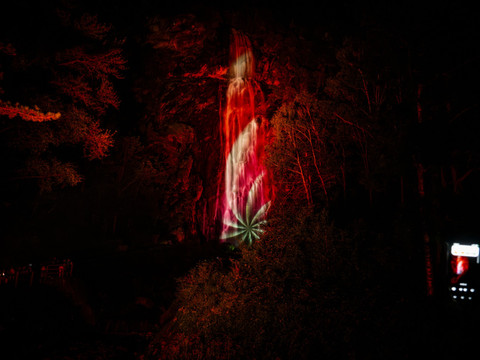 Vernayaz: spectacle son et lumière à la cascade de la Pissevache