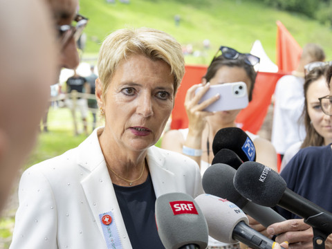 Trump de l'avis que la Suisse lui vole 40 milliards (Keller-Sutter)