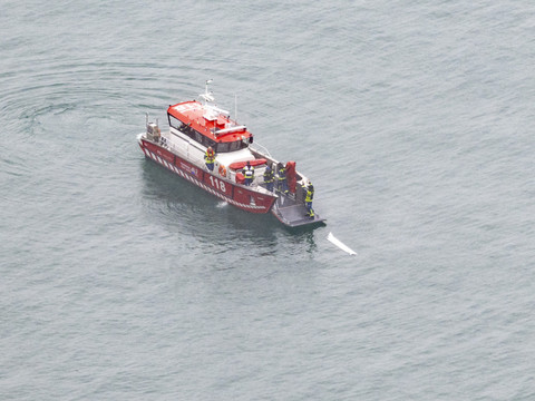 Le petit avion coulé dans le lac des Quatre-Cantons localisé