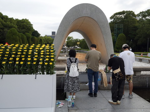 Hiroshima: recueillement à l'heure du largage de la bombe atomique