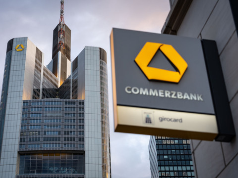 Commerzbank relève ses objectifs après ses chiffres semestriels