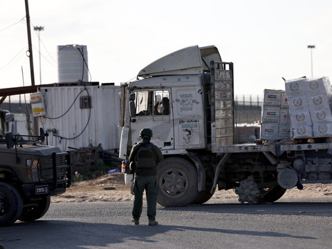 Un camion de vivres se retourne sur la foule à Gaza: 20 morts