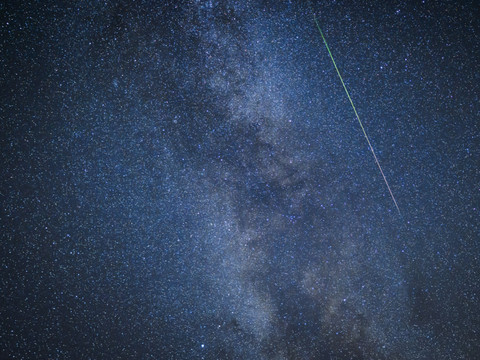Pluie d'étoiles filantes des Perséides: la lune en trouble-fête