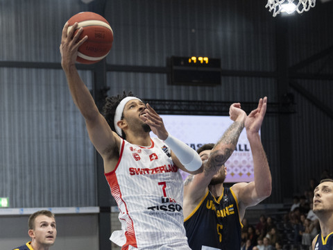 La Suisse bat l'Ukraine 66-64 à Fribourg