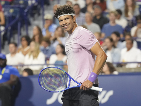 Khachanov affrontera Shelton en finale à Toronto