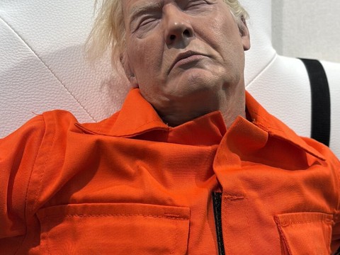 L'oeuvre Trump crucifié ne sera pas exposée à la gare de Bâle