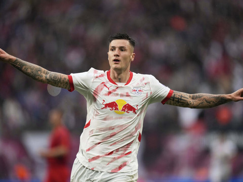 L'attaquant slovène Benjamin Sesko rejoint Manchester United