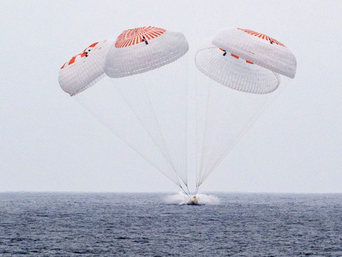 Retour sur Terre d'un équipage après cinq mois dans l'ISS
