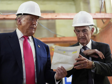 Trump pour une action en justice contre le président de la Fed