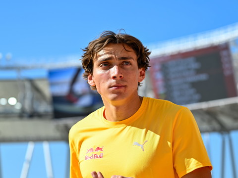 Armand Duplantis porte son record du monde à 6m29
