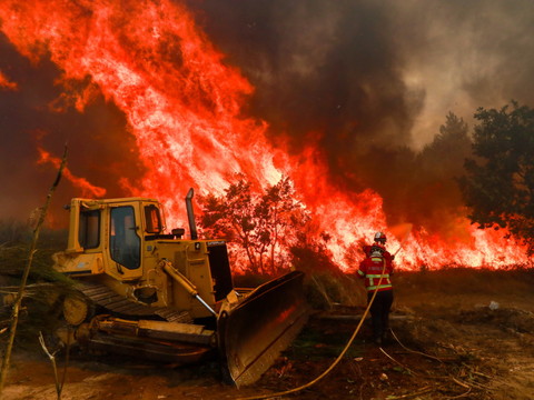 Le bilan humain des incendies s'alourdit en Espagne