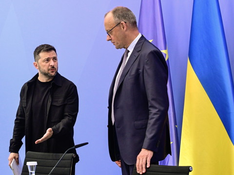 Zelensky à Londres, à la veille du sommet Trump-Poutine en Alaska
