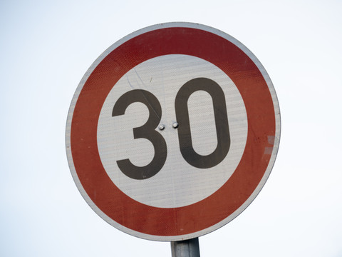 L'ATE lance une pétition contre l'interdiction du 30 km/h