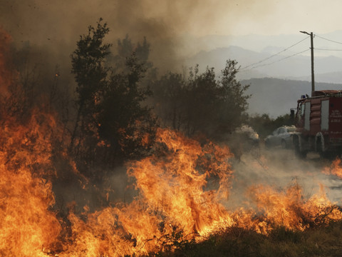 Berne envoie une aide d'urgence au Monténégro, sous les flammes