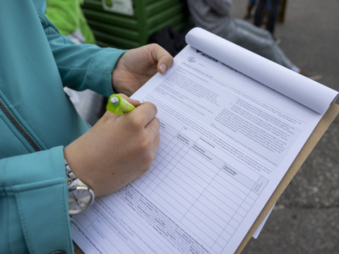 Une commission accepte la récolte rémunérée de signatures