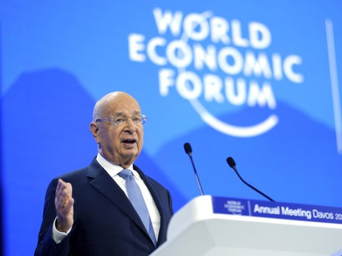 Le fondateur du Forum économique mondial, Klaus Schwab, blanchi