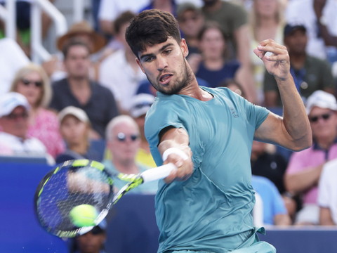 Alcaraz rejoint Sinner en finale à Cincinnati