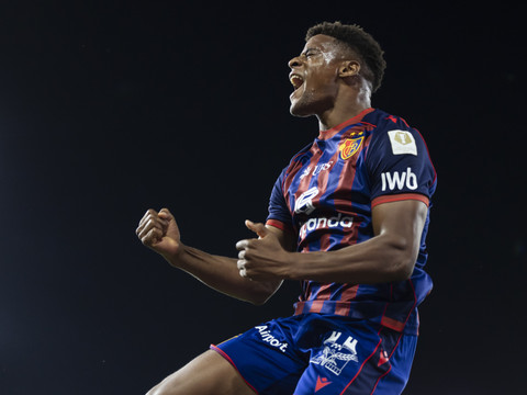 Transferts: le FC Bâle perd Kevin Carlos