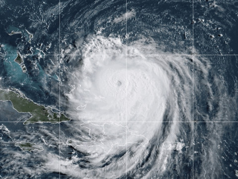 L'ouragan Erin progresse dans les Caraïbes