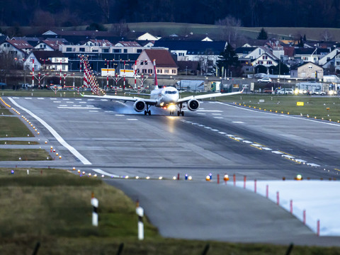 La ponctualité s'améliore à l'aéroport de Zurich pendant l'été 2025