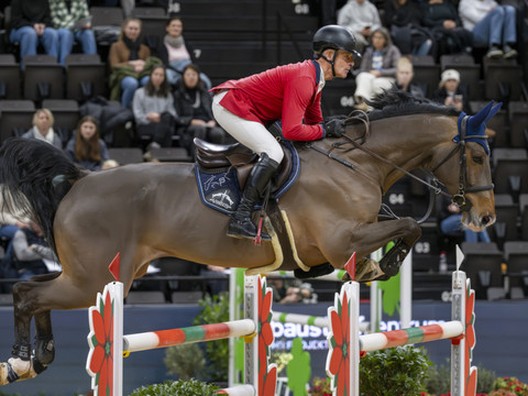 Swiss Equestrian suspend Pius Schwizer du cadre élite