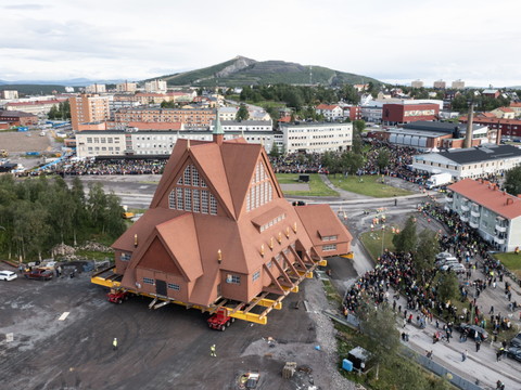 L'église de Kiruna installée dans son nouvel emplacement