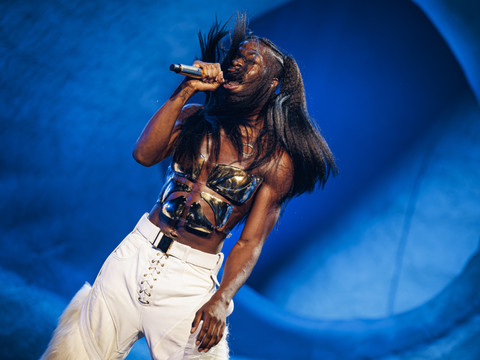 Lil Nas X arrêté dans les rues de Los Angeles en slip et bottes
