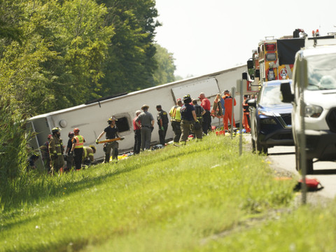 Cinq morts et des blessés dans un accident de bus aux Etats-Unis