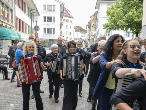 Depuis la fin de la pandémie, les Suisses se remettent au bénévolat