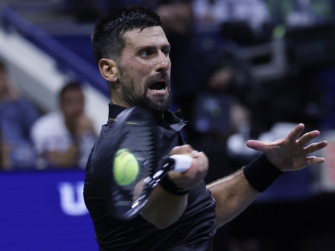 Djokovic au 2e tour de l'US Open, en grimaçant