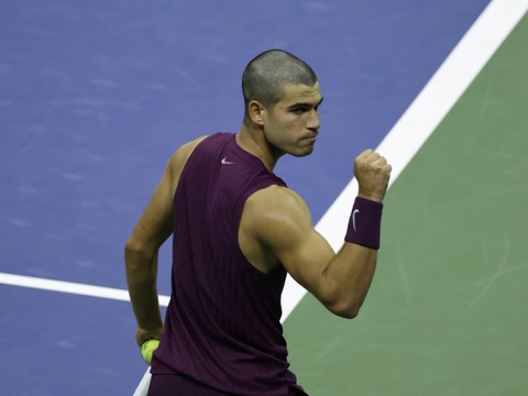 Alcaraz déjoue le piège Opelka en trois sets