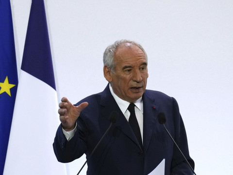 France: Bayrou appelle à choisir entre 