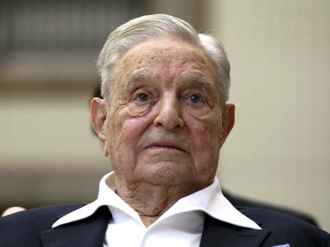 Trump menace de poursuivre en justice George Soros et son fils