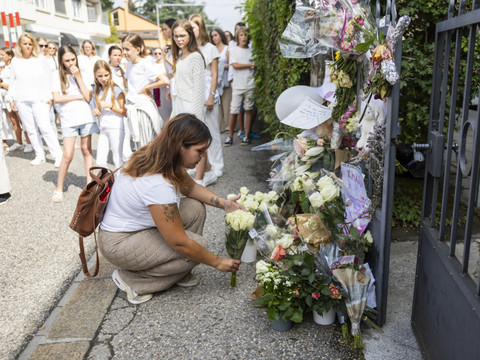 Une marche blanche après le triple homicide de Corcelles (NE)