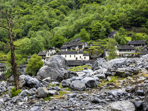 Le Tessin s'attend à des coulées de boue: plusieurs routes fermées