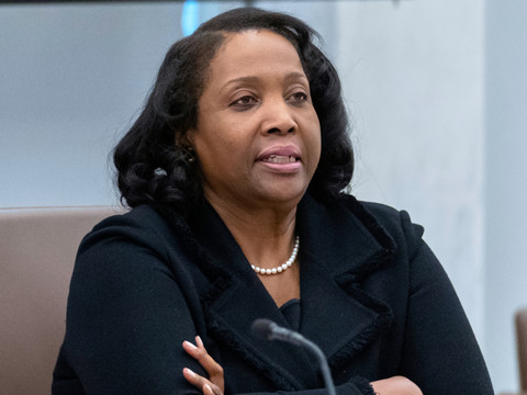 Lisa Cook saisit la justice face à Donald Trump