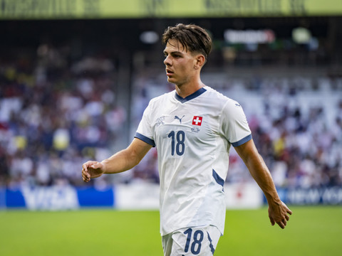 Coup dur pour la Suisse: Jashari se blesse à l'entraînement
