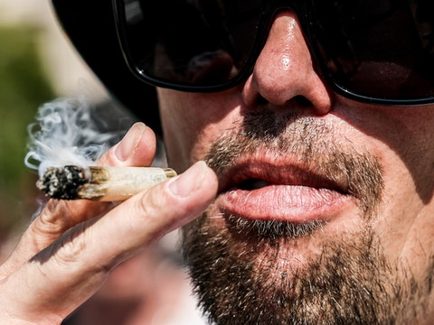 Le cannabis pourrait être légalisé en Suisse