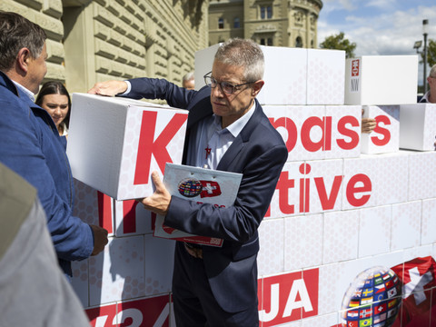 Accords Suisse-UE: dépôt de l'initiative pour la double majorité