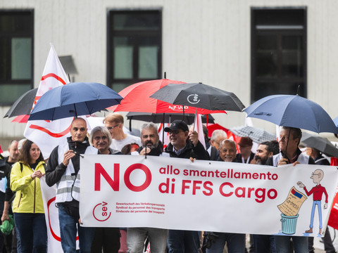 Suppressions d'emplois chez CFF Cargo: 300 manifestants au Tessin