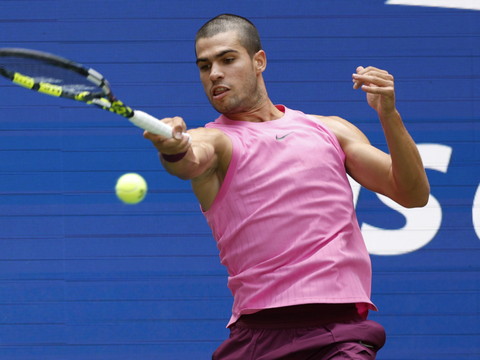 Alcaraz en huitièmes après une nouvelle victoire en trois sets