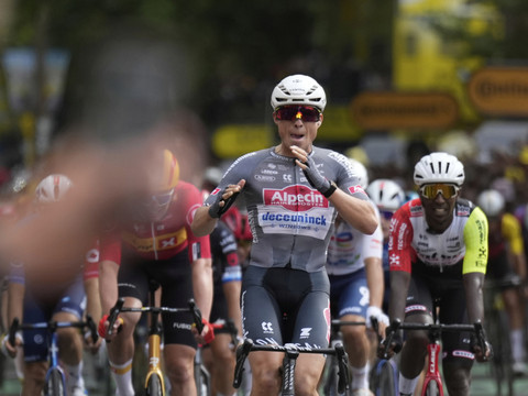 Jasper Philipsen s'adjuge la 8e étape au sprint